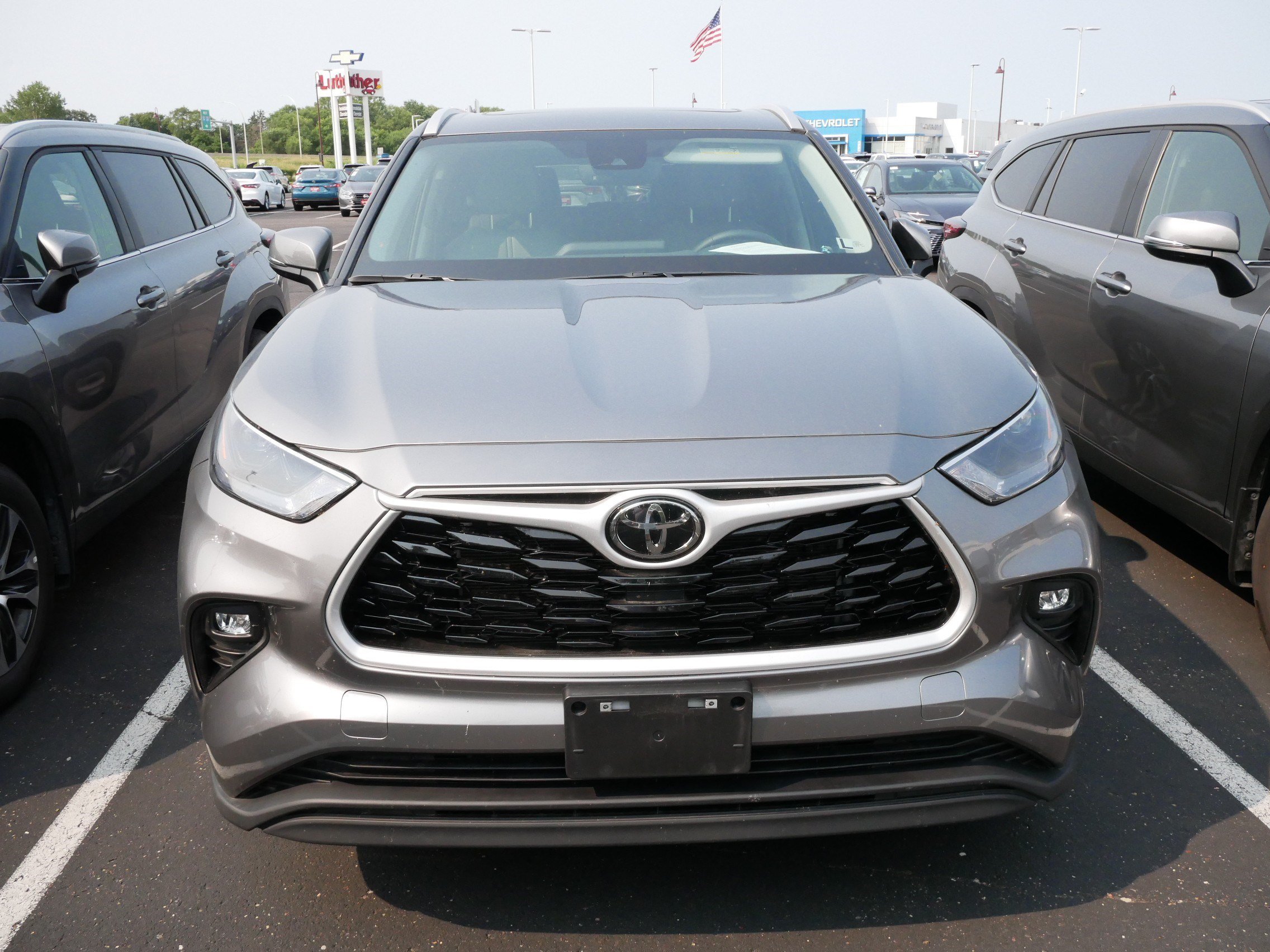 Certified 2026 Toyota Highlander XLE with VIN 5TDKDRBH1TS607689 for sale in Brooklyn Center, Minnesota