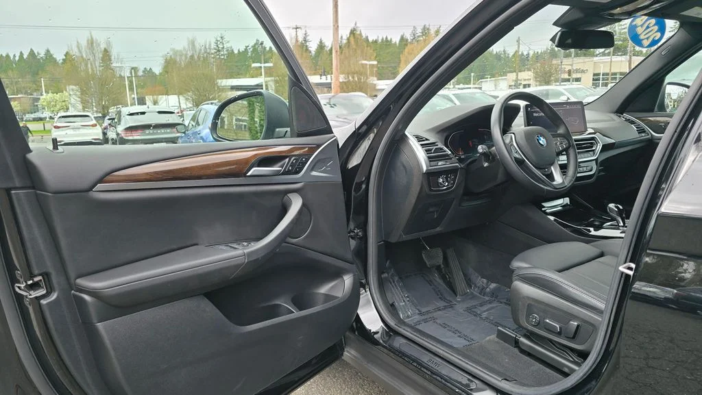 Used 2024 Black Sapphire Metallic BMW xDrive30i image 19