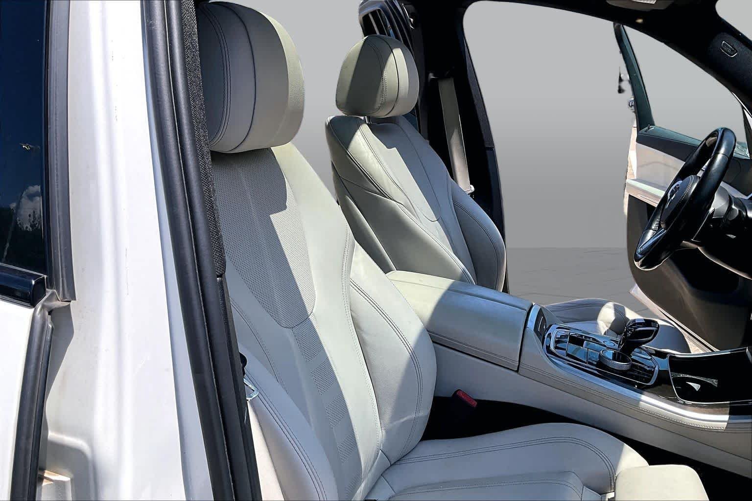 Used 2022 Mineral White Metallic BMW xDrive40i image 8