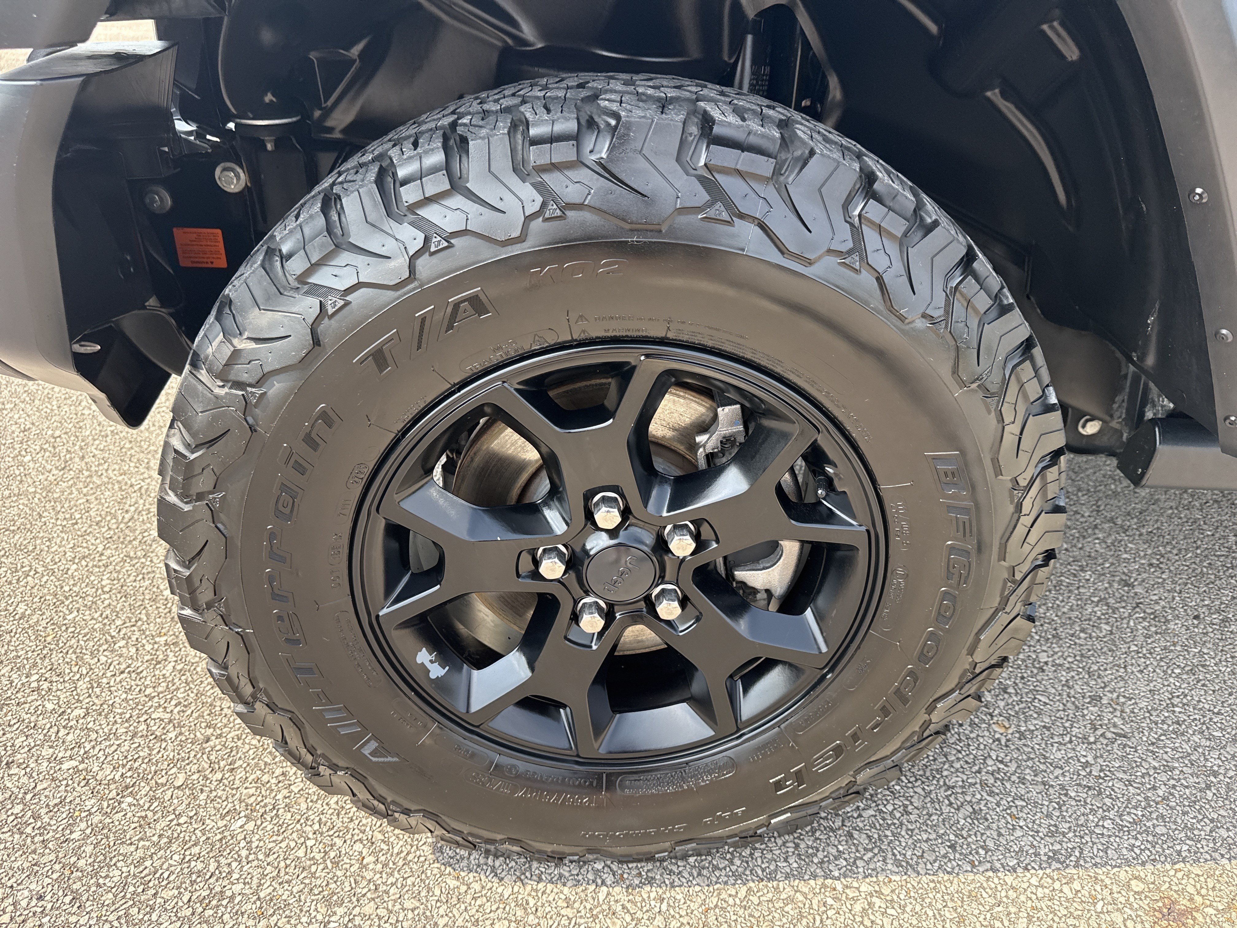 Used 2020 Granite Crystal Metallic Clearcoat Jeep Willys image 11