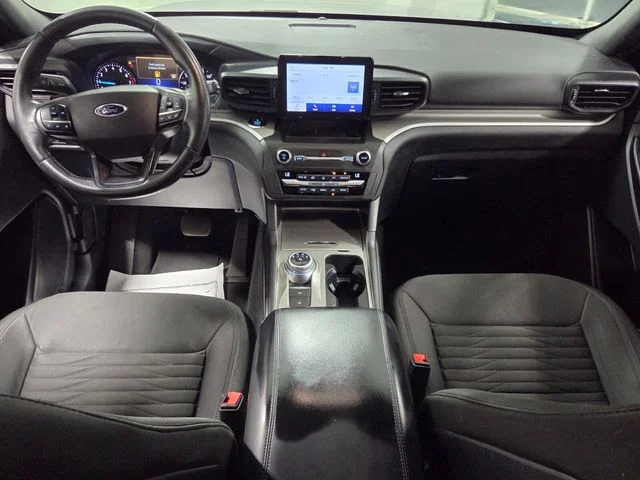 Used 2020 Silver Ford XLT image 9