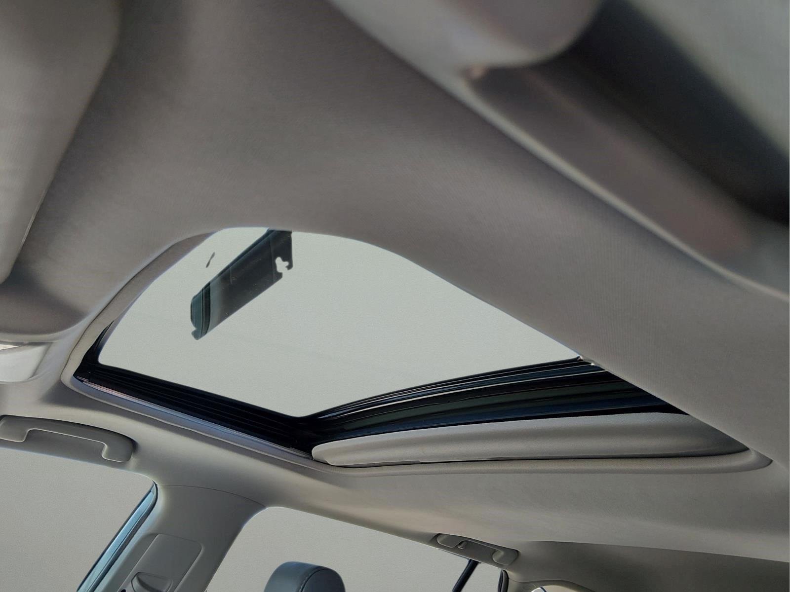 Used 2022 Lunar Rock Toyota XLE Premium image 17