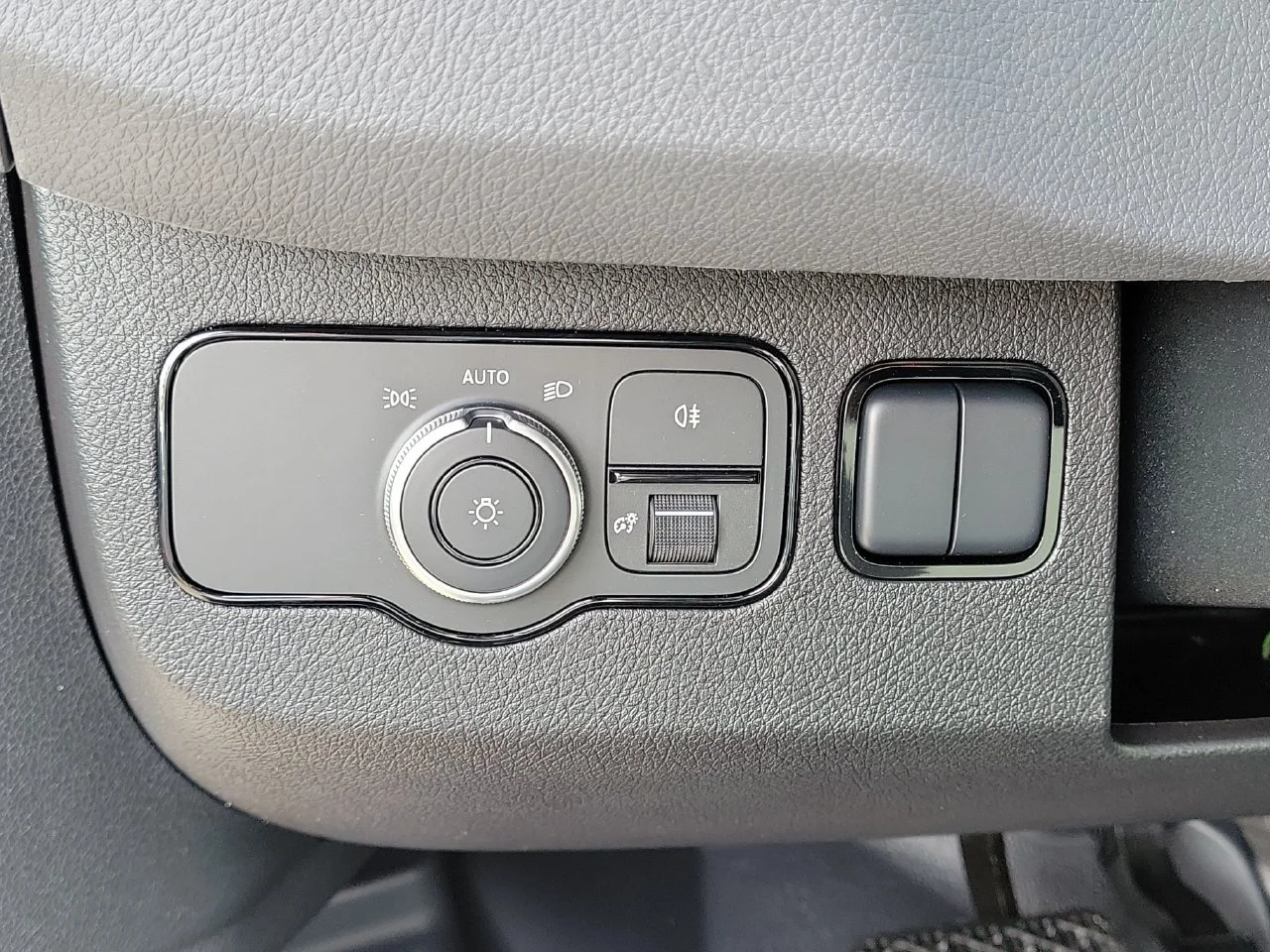 New 2026 Arctic White Mercedes-Benz Passenger 170 WB image 19