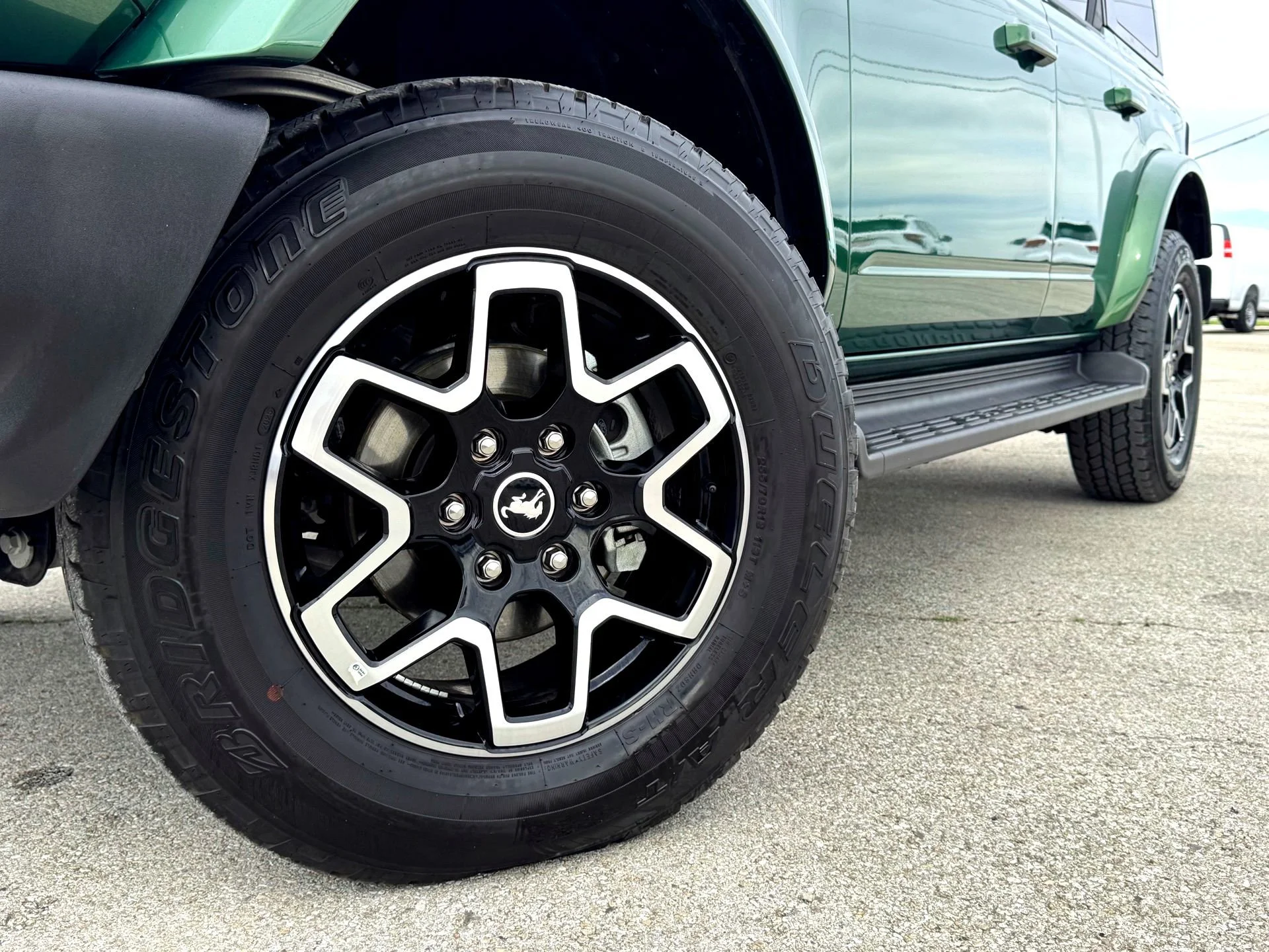 Used 2025  Ford Outer Banks image 2
