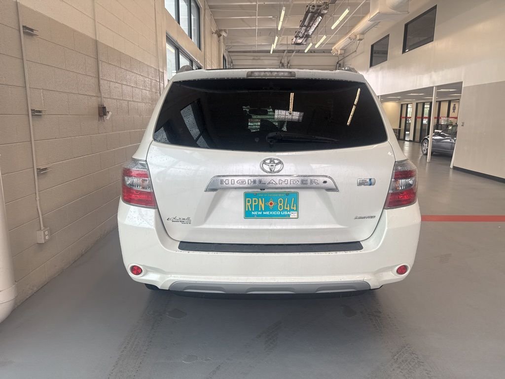Used 2010  Toyota Limited image 7