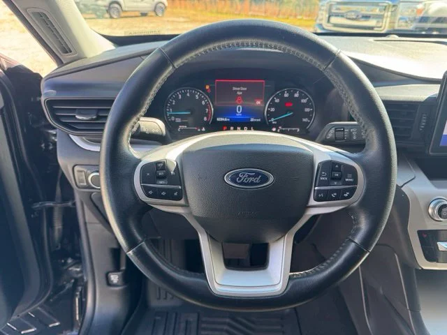 Used 2023 Black Ford XLT image 18