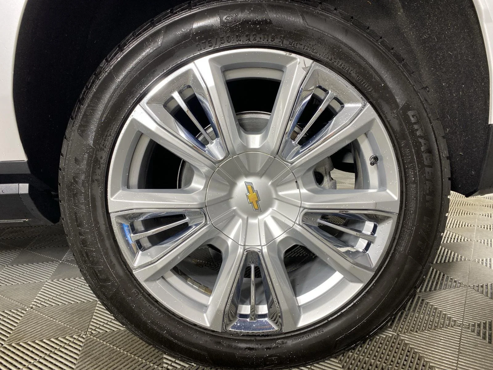 Used 2023 IRIDESCENT PEARL TRICOAT Chevrolet High Country image 9