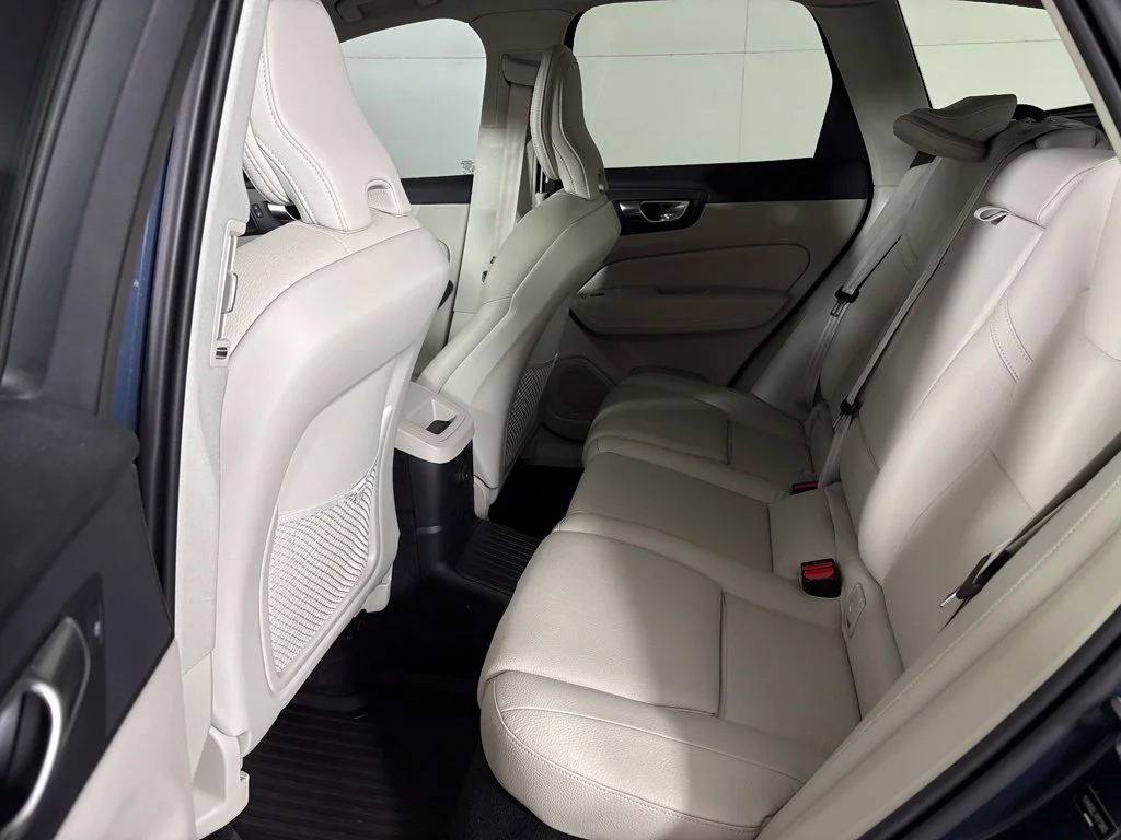 Used 2024 Blue Volvo T8 Plus Dark Theme image 34