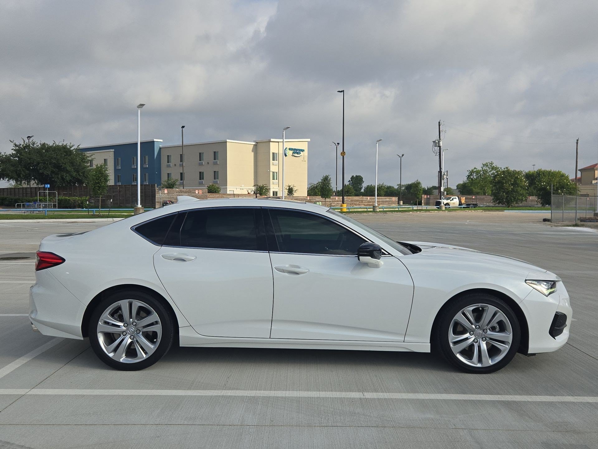 Used 2023 White Acura w/Technology Package image 2
