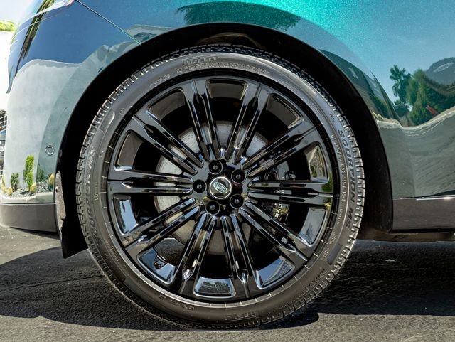 Certified Used 2025 British Racing Green SV Bespoke Ultra Met Gloss Land Rover SE image 11