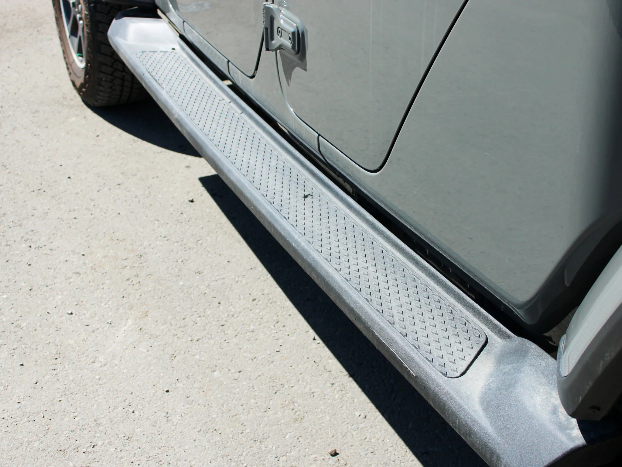 Certified Used 2023 Grey Jeep Overland * No Accidents | V6 | Heated McKinley Leather | Trailer Tow Package image 15