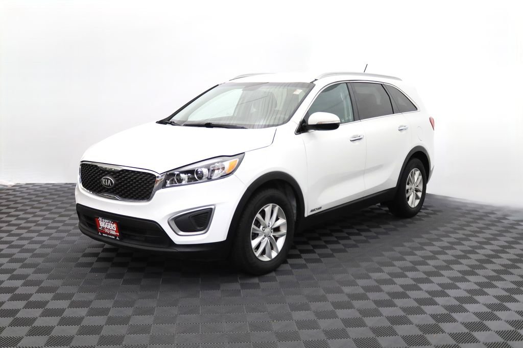 Used 2017 White Kia LX image 3