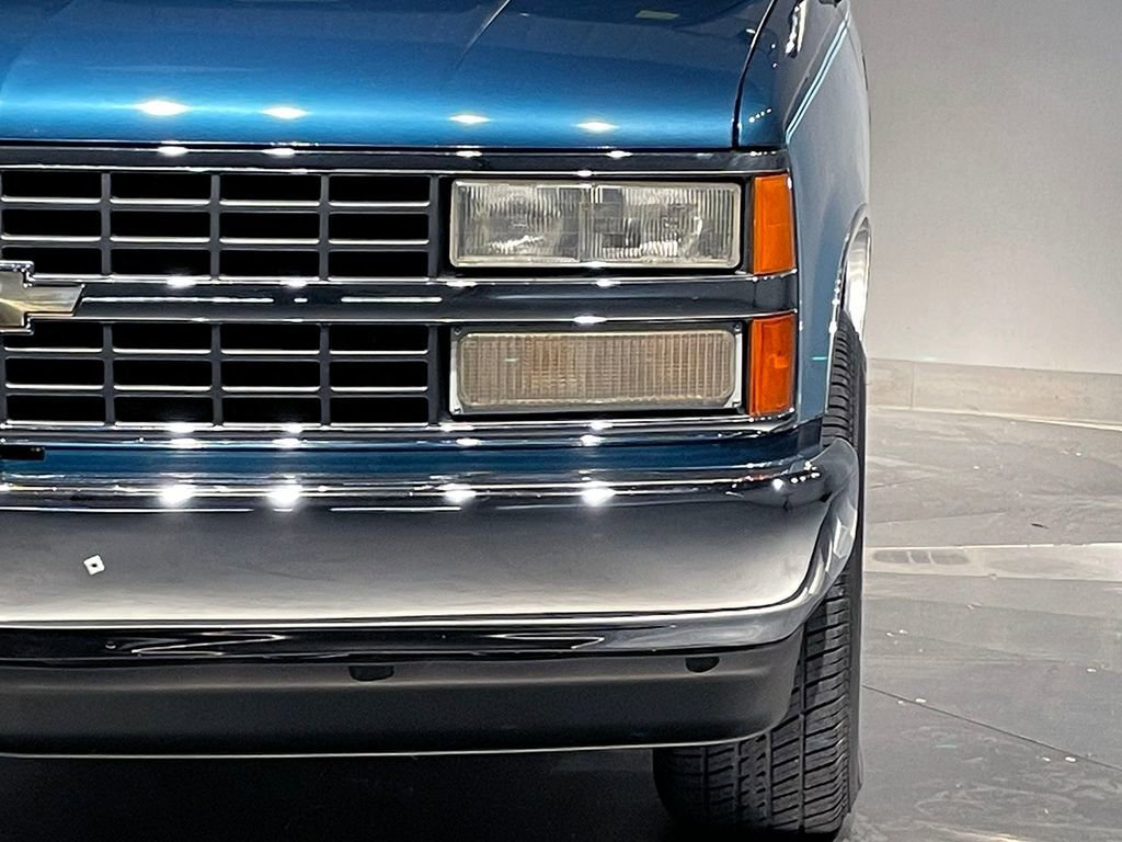 Used 1992  Chevrolet NA image 4