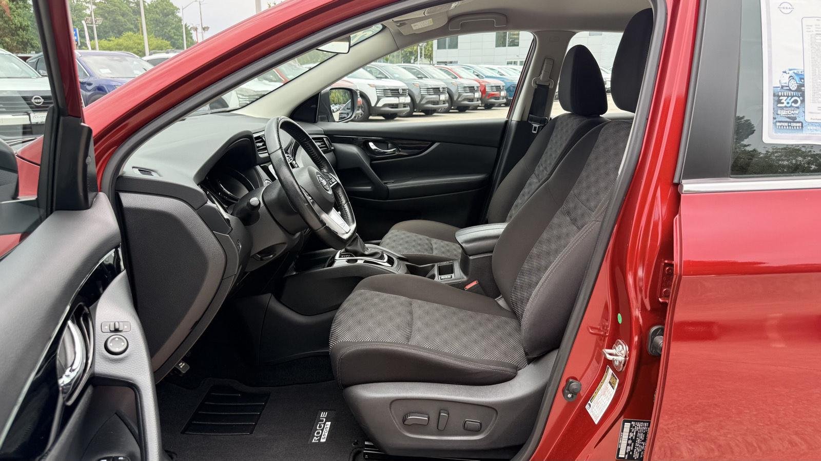 Used 2021 Scarlet Ember Tintcoat Nissan SV image 9