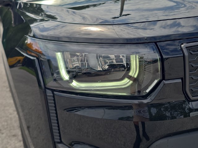 New 2026 Diamond Black Crystal Pearl-Coat Exterior Paint Jeep Laredo image 7
