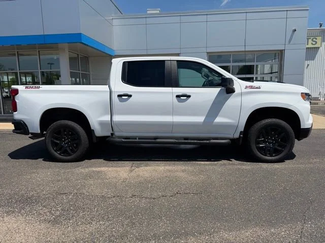 Used 2025 Summit White Chevrolet LT Trail Boss image 8