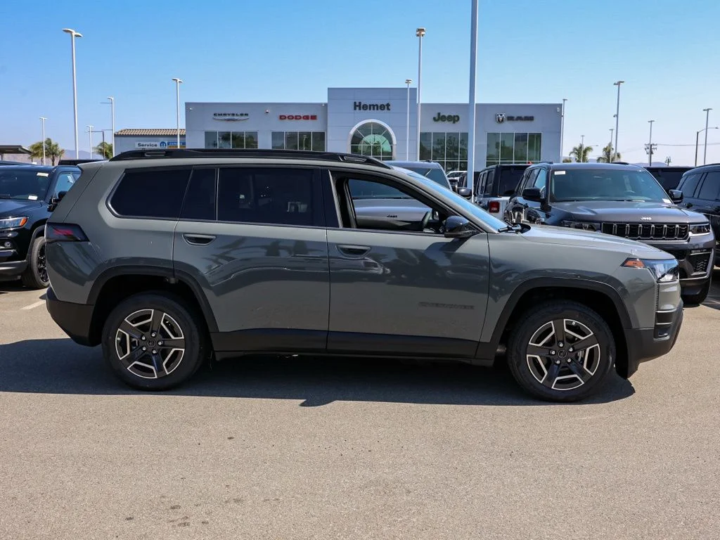 New 2026 Sting-Gray Clear-Coat Exterior Paint Jeep Limited image 2