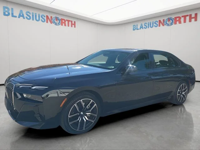 2025 BMW 7 Series 740i xDrive Sedan's photo