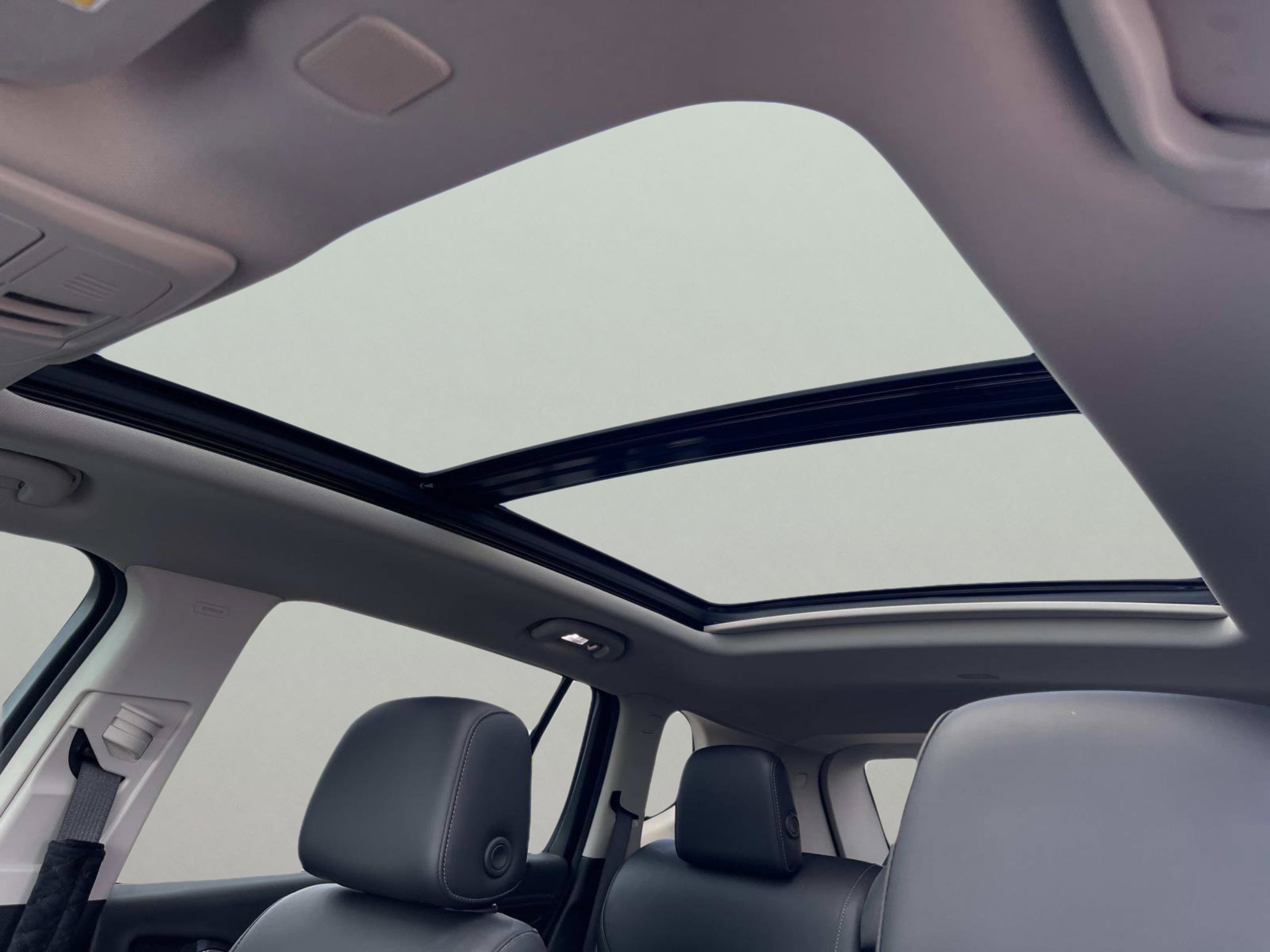 Used 2020 Ebony Twilight Metallic Buick Essence image 28