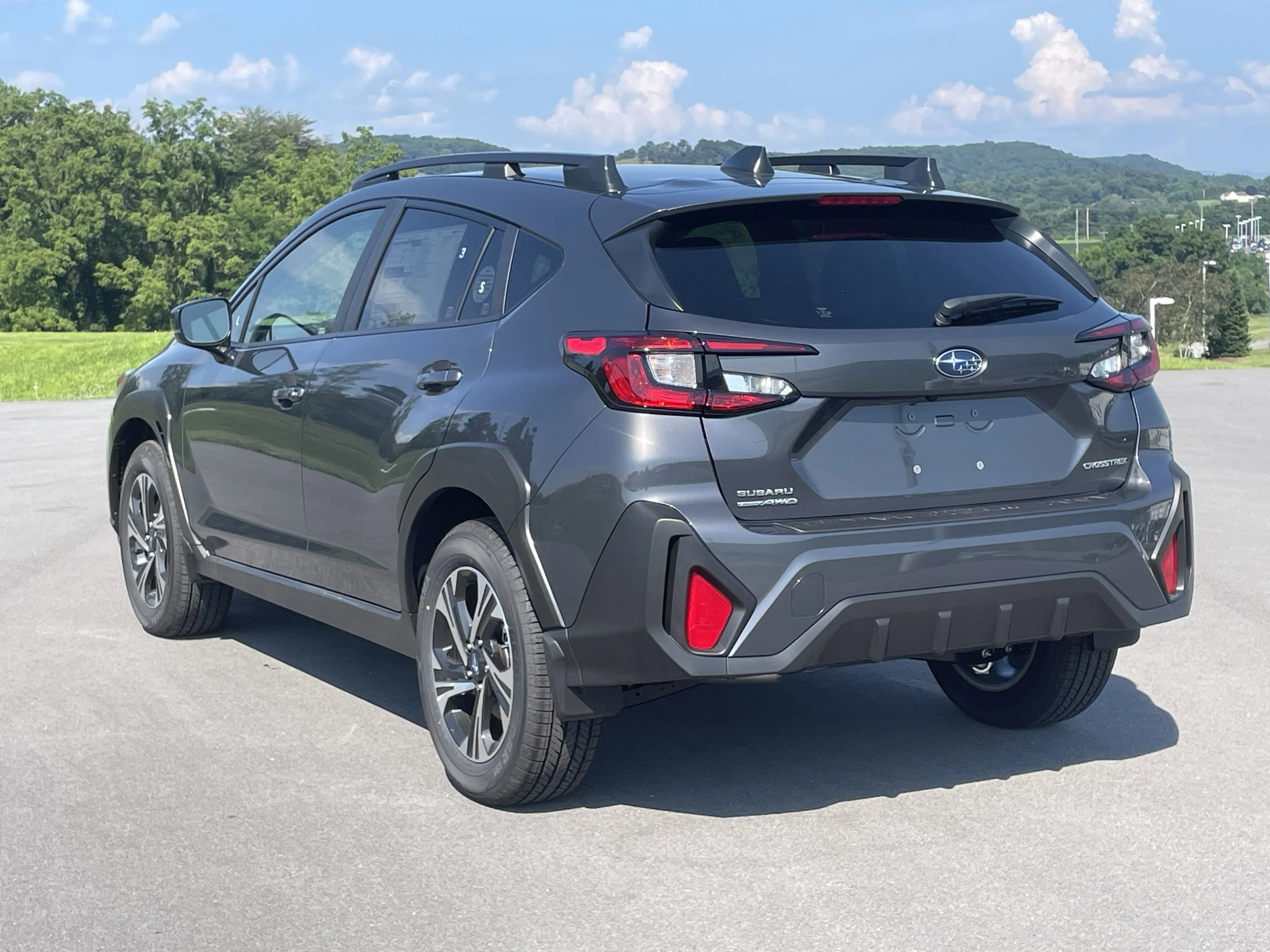Used 2025 Magnetite Gray Metallic/Crystal Black Silica Subaru Premium image 6