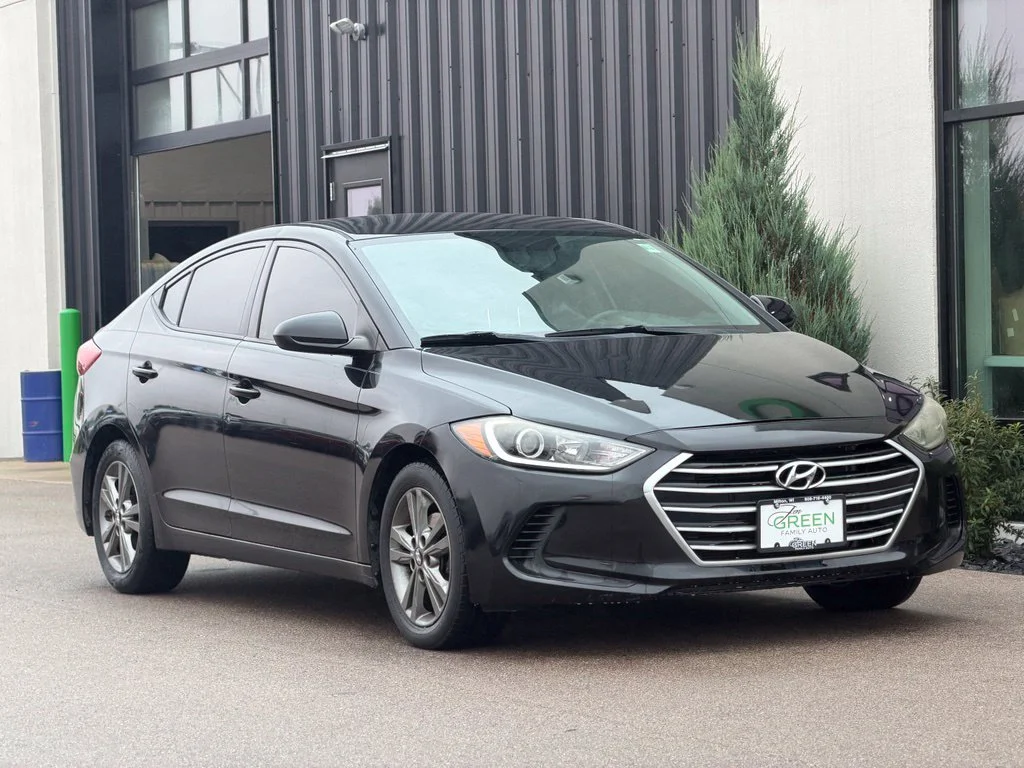 Used 2018 Black Hyundai SEL image 4