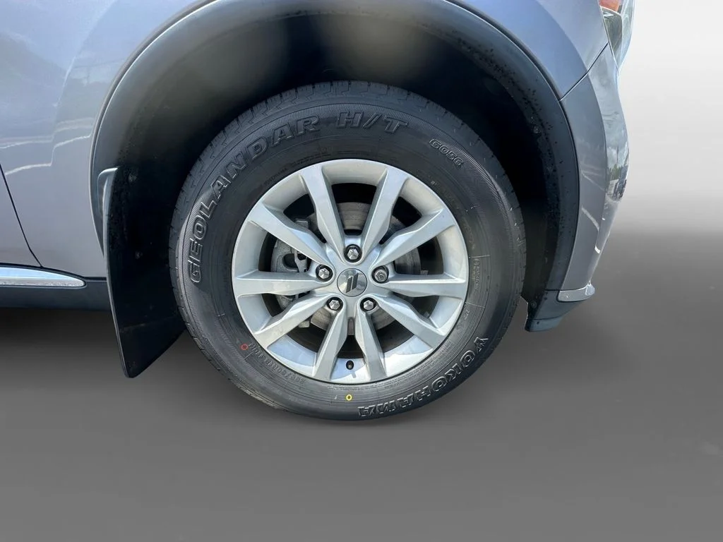 Used 2019 Silver Dodge SXT image 16
