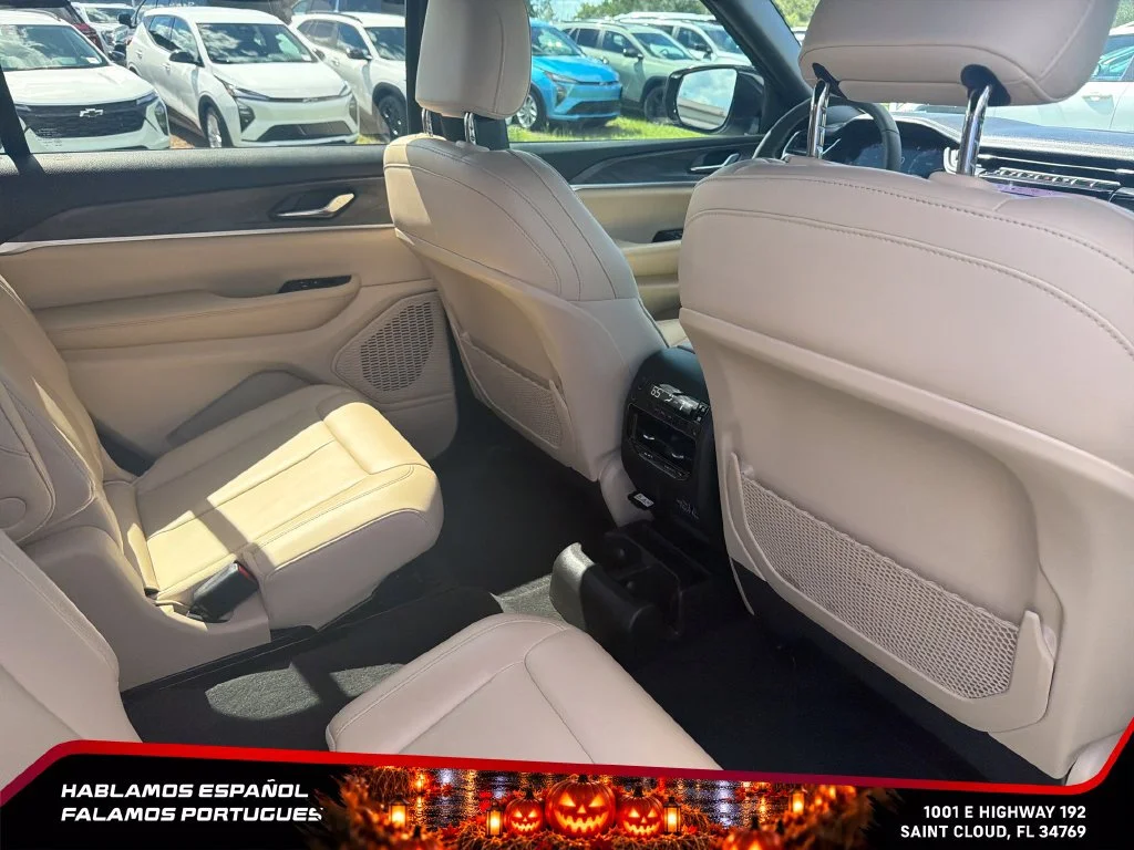 Used 2025 White Jeep Limited 4x4 image 28