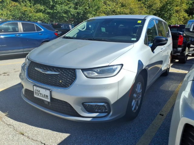Used 2024  Chrysler Touring L image 1