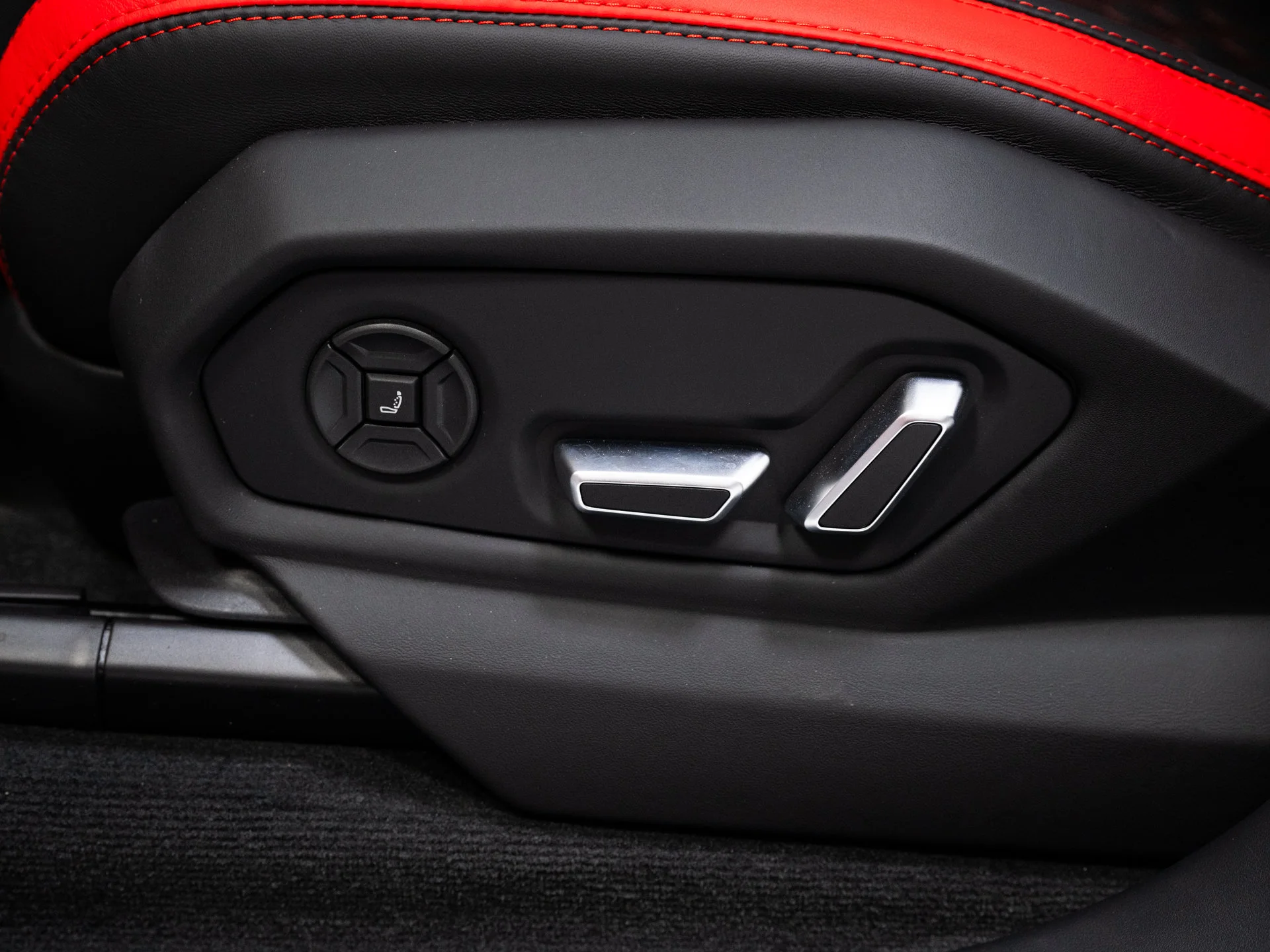 Used 2025  Lamborghini SE image 40