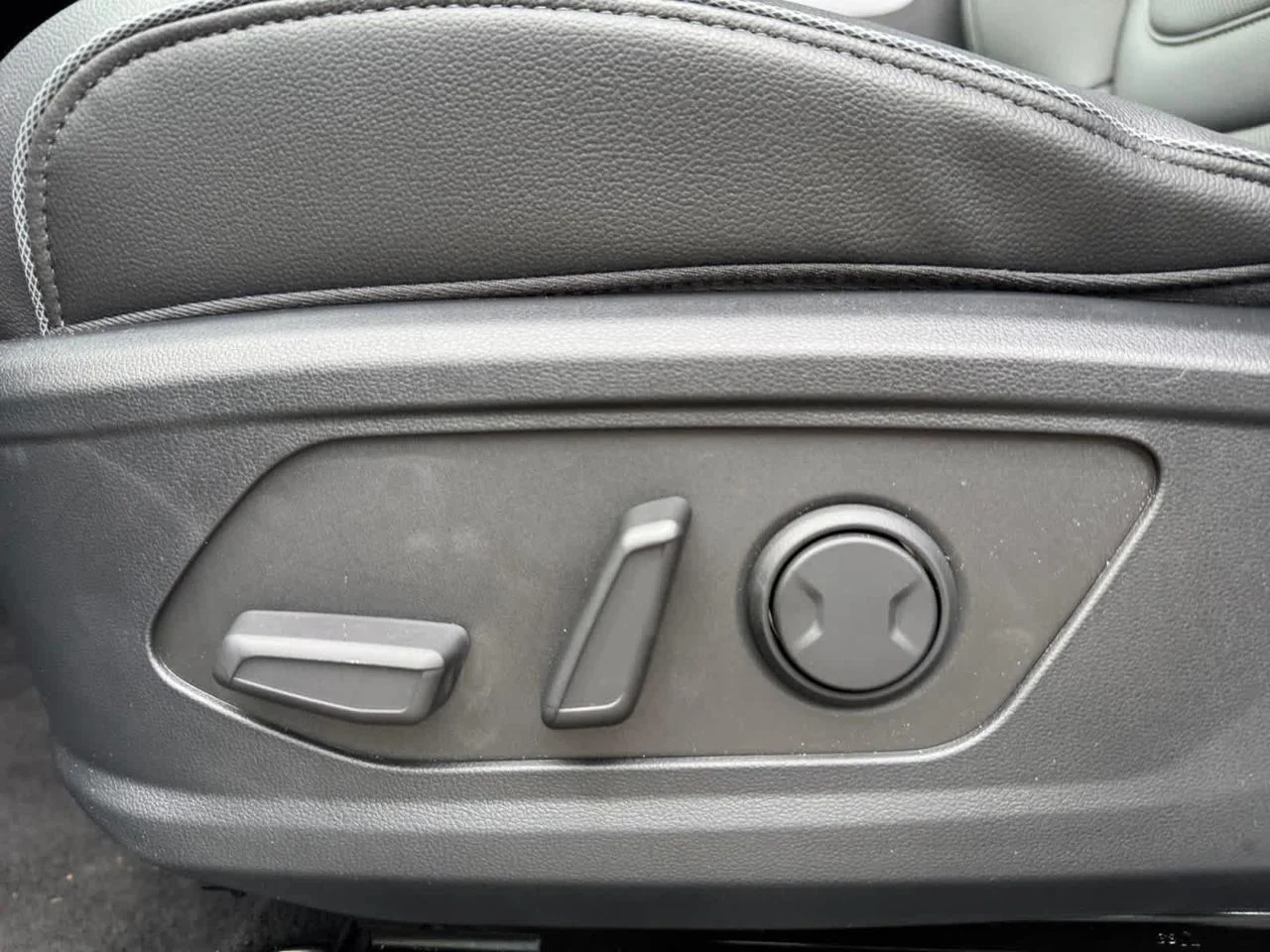 New 2026 Silver Hyundai Limited AWD image 13