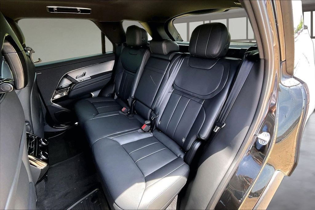 New 2026 Santorini Black Metallic Land Rover SE image 10