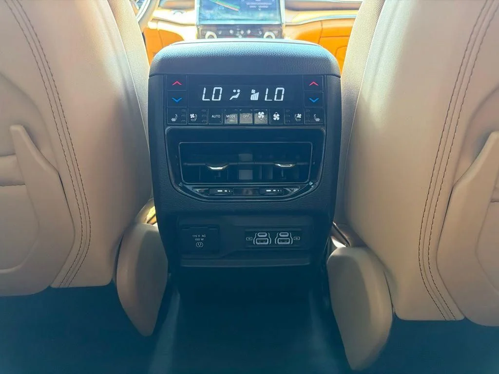 Used 2024 White Jeep Summit Reserve image 18