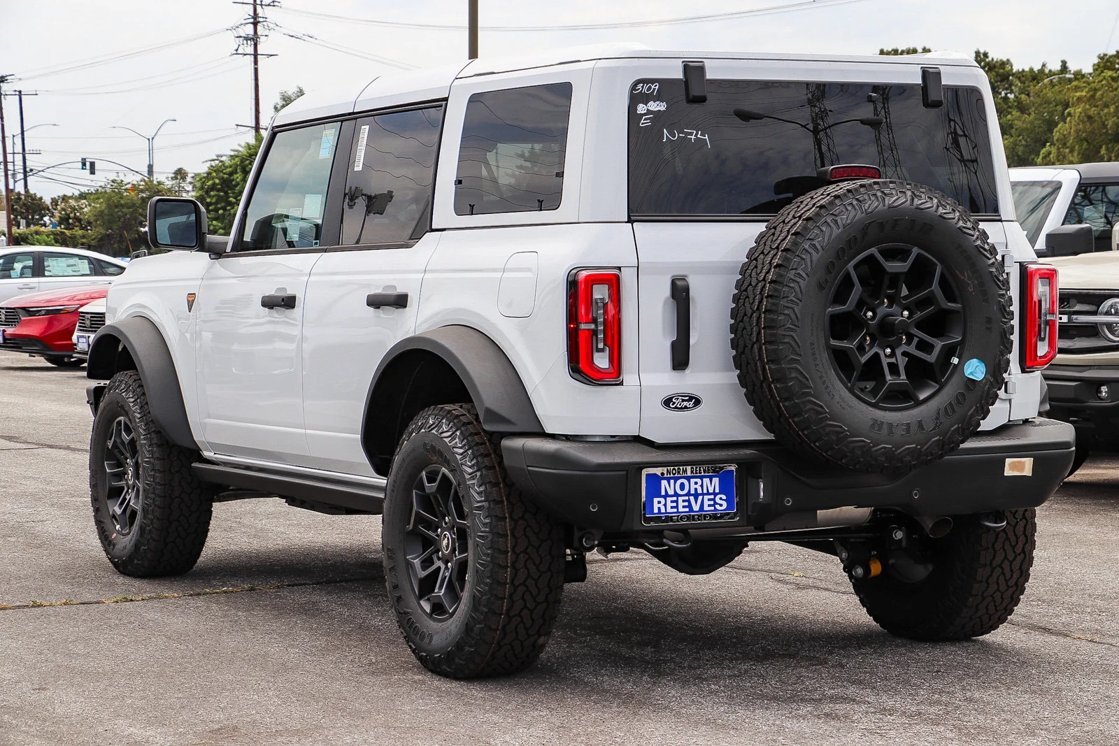 New 2026 Oxford White Ford Badlands® image 8