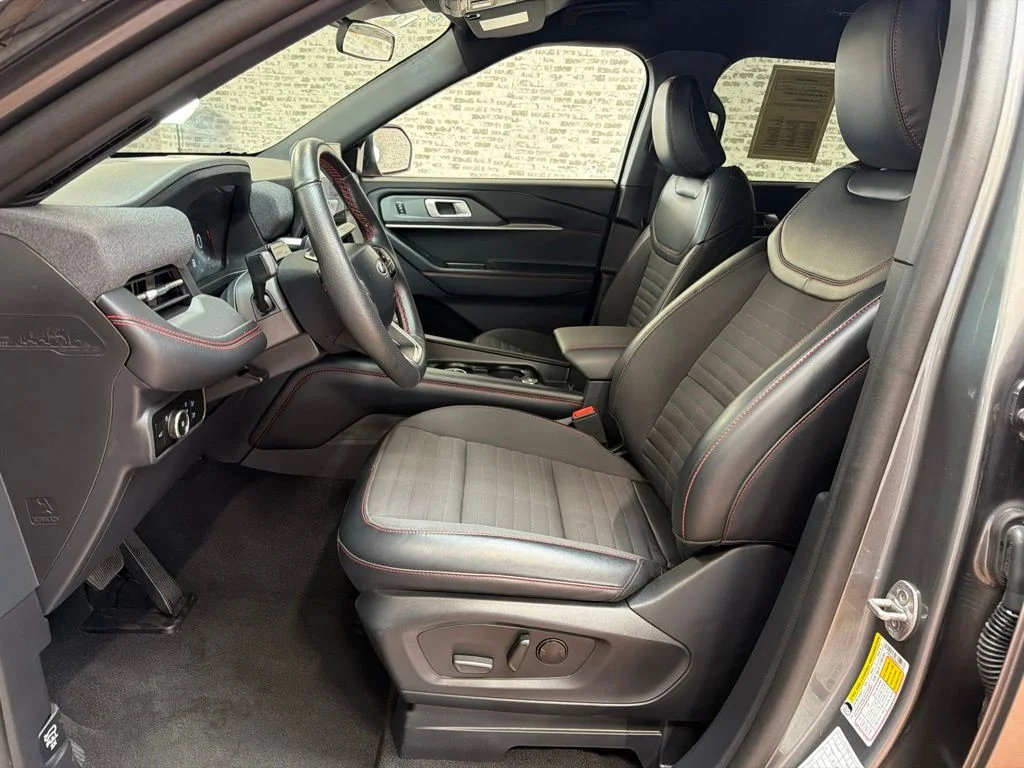 Used 2025 Carbonized Gray Metallic Ford ST-Line image 26