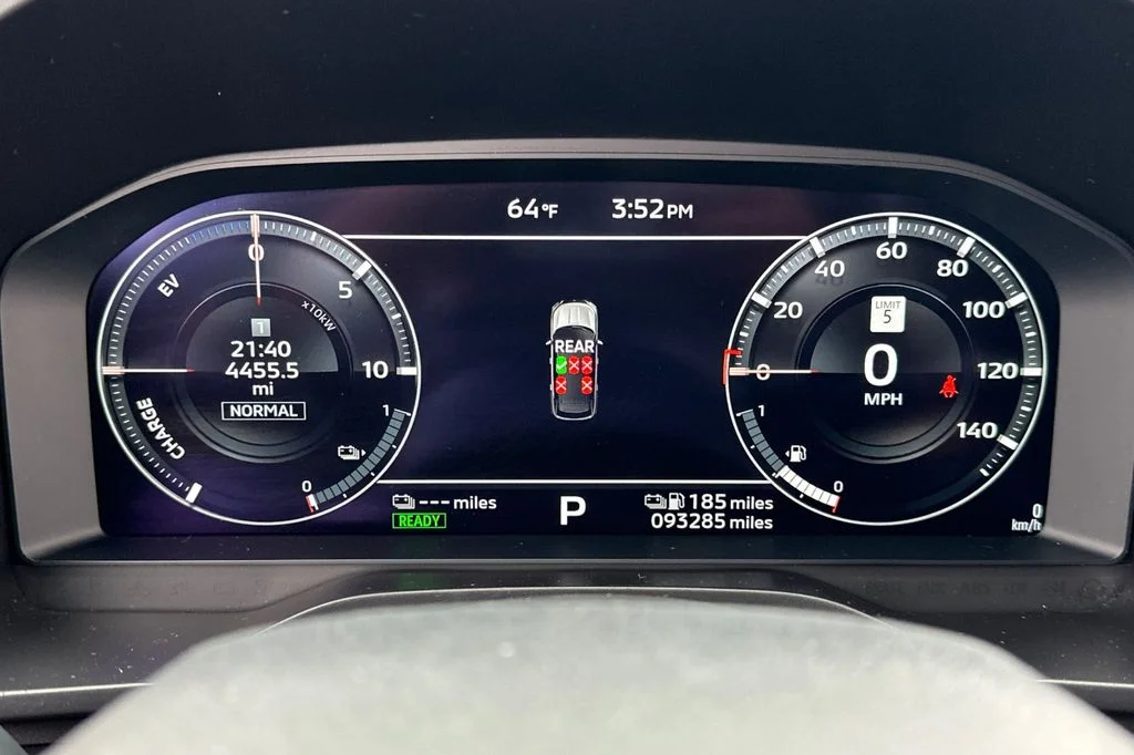 Used 2023  Mitsubishi SEL image 25