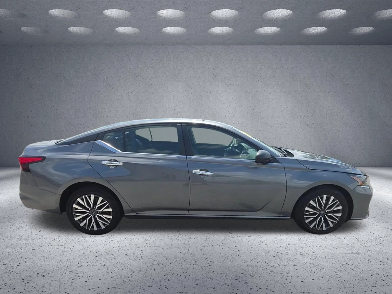 Used 2024 Gun Metallic Nissan 2.5 SV image 8