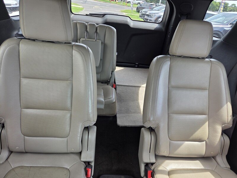 Used 2014 Black Ford Limited image 27