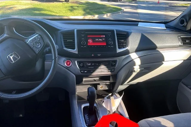 Used 2020  Honda LX image 6