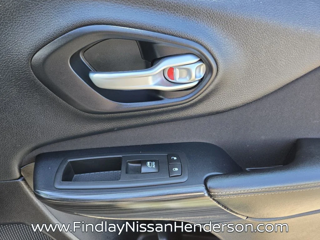 Used 2016 Black Jeep Latitude image 18