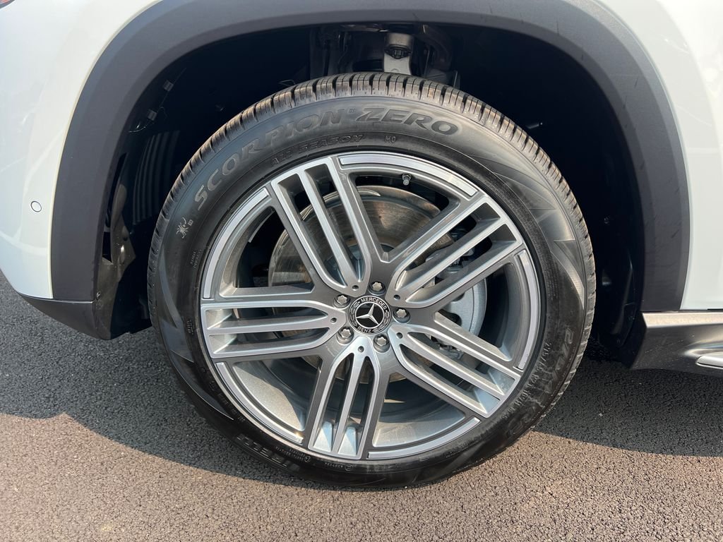 New 2026 MANUFAKTUR Moonlight White Metallic Mercedes-Benz GLS 450 image 35