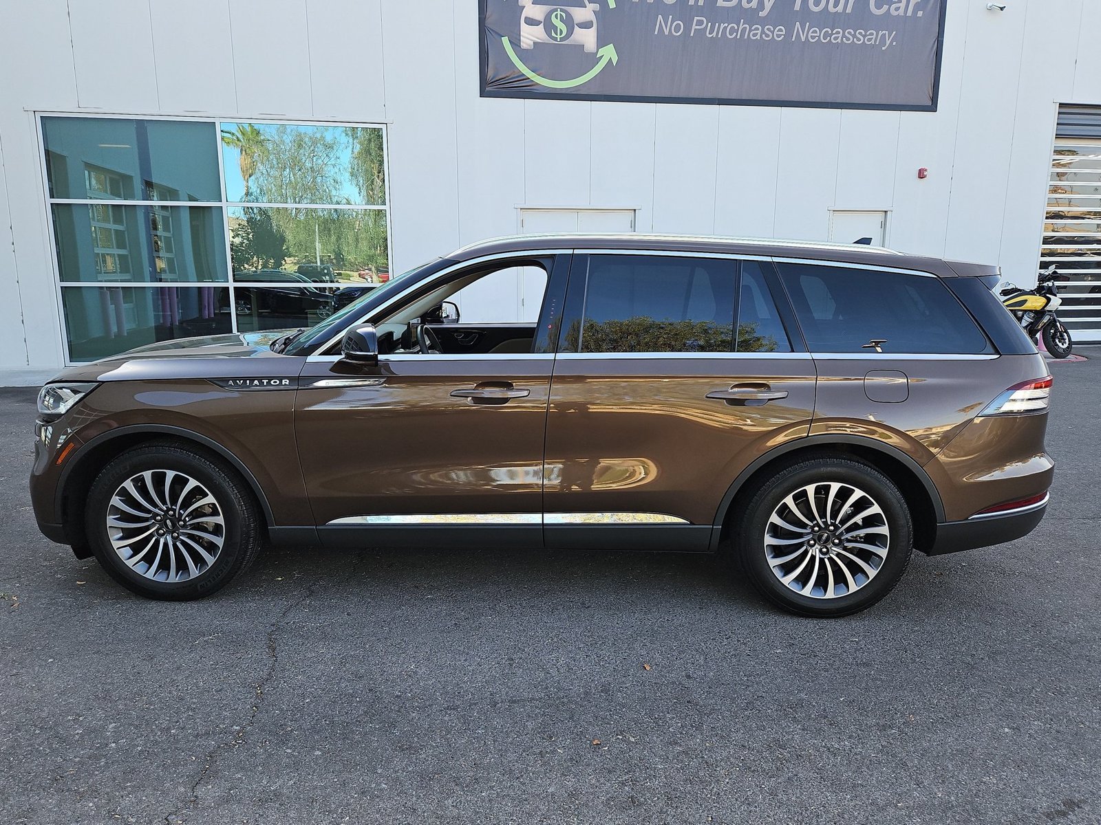 Used 2022 Bronze Smoke Metallic Clearcoat Lincoln Reserve image 9