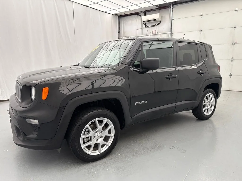 Used 2023 Black Jeep Latitude image 3