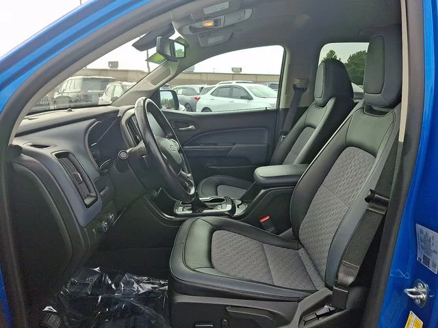 Used 2022 Blue Chevrolet Z71 image 13