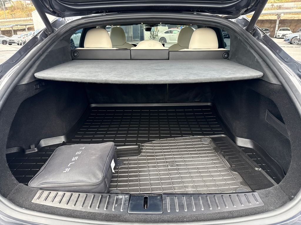 Used 2021 Black Tesla Plaid image 9