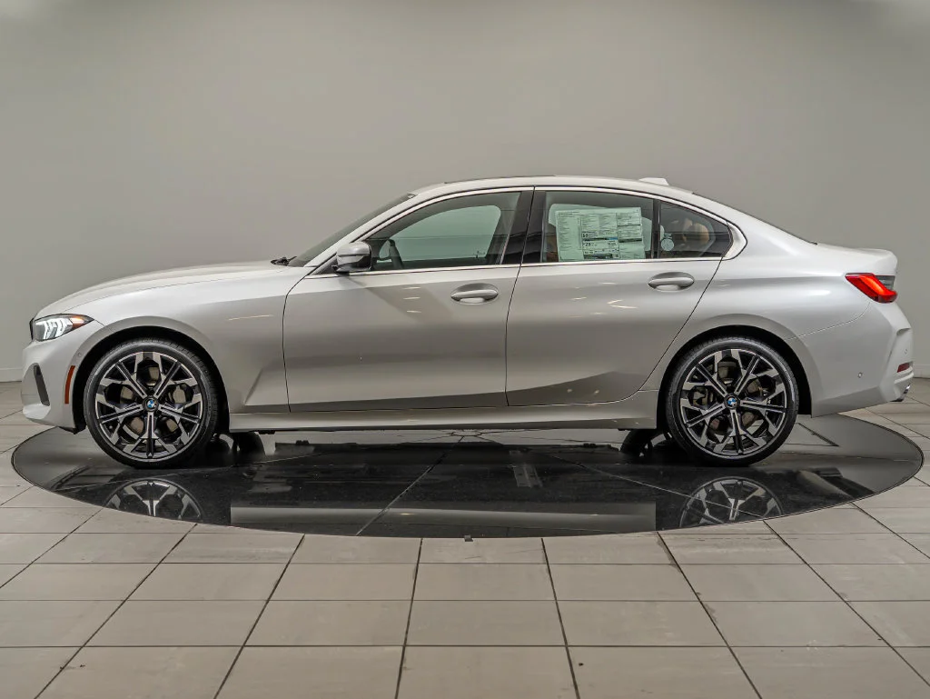 New 2026 Mineral White Metallic BMW 330i xDrive image 5