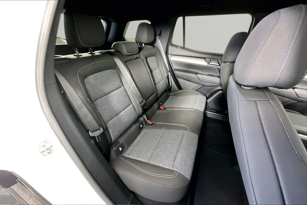 New 2027 Summit White GMC Elevation image 11