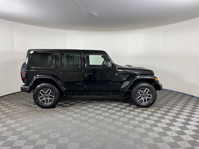 New 2026 Black Clear-Coat Exterior Paint Jeep Sahara image 4