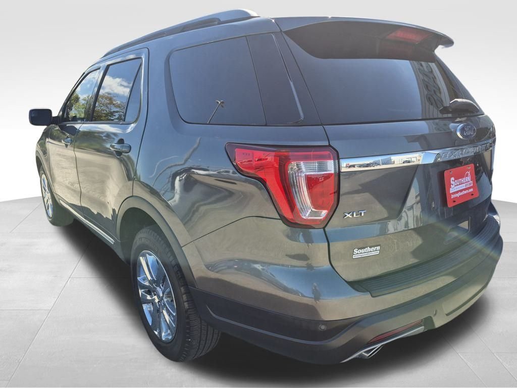 2018 Ford Explorer XLT photo 2