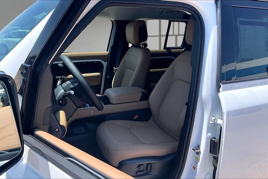 New 2026 Fuji White LAND ROVER S image 9