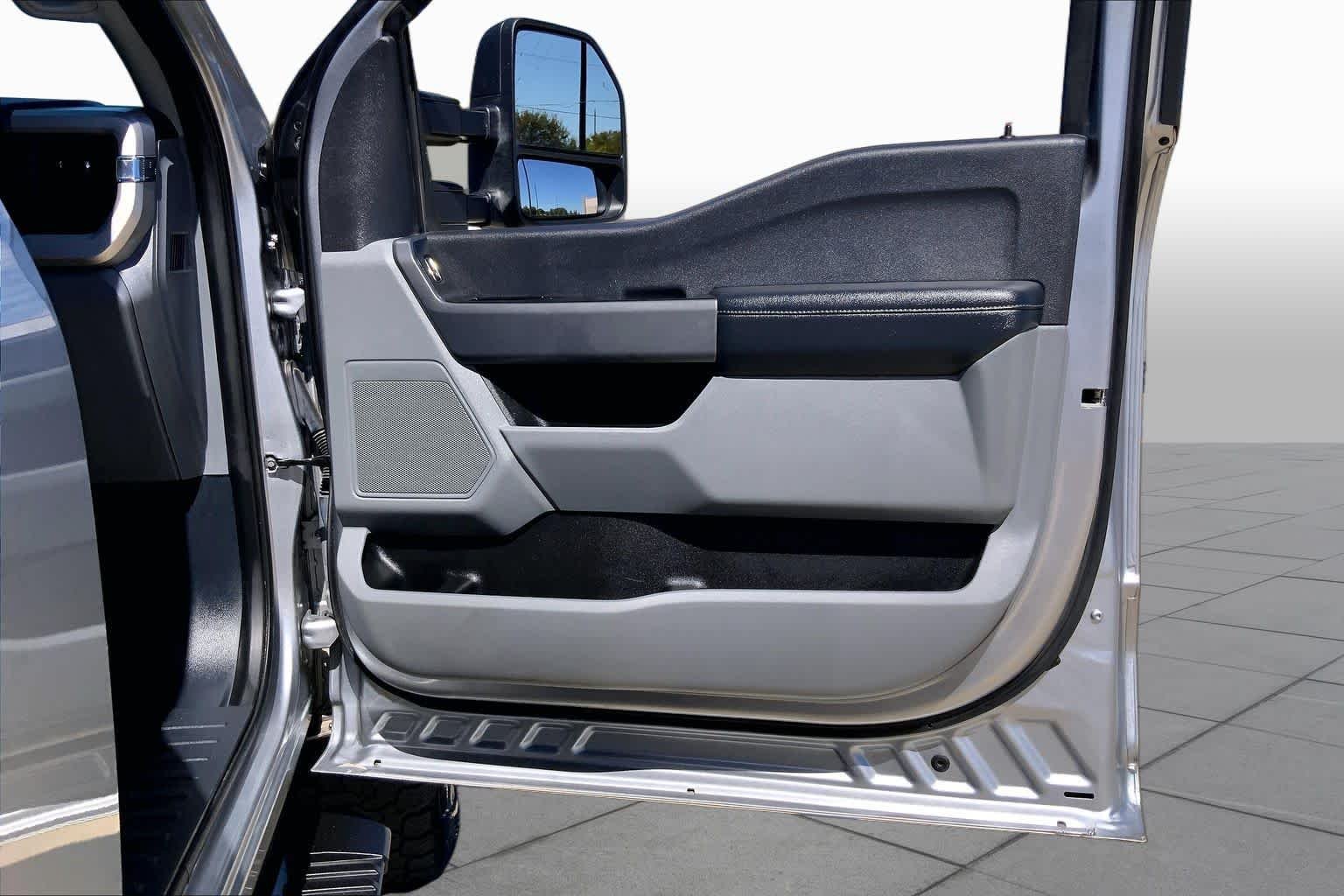 Used 2024 Iconic Silver Metallic Ford XL image 23